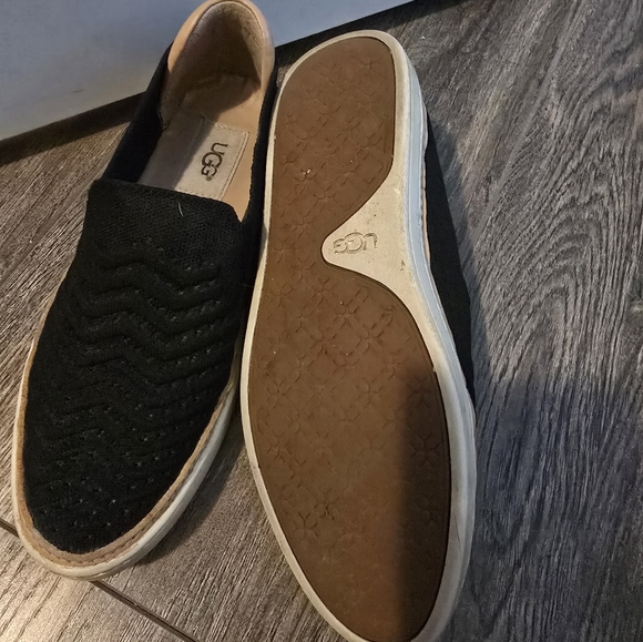 Ugg Sammy Slip-On Shoes - Picture 1 of 3